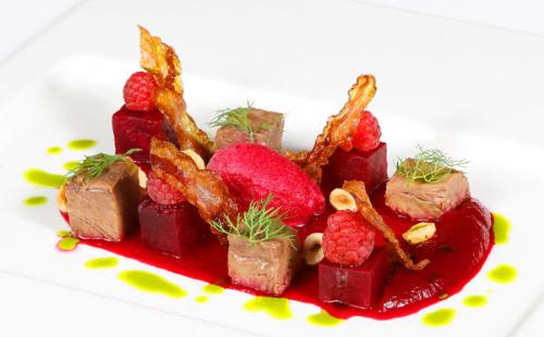 Bò nấu củ dền lạ miệng