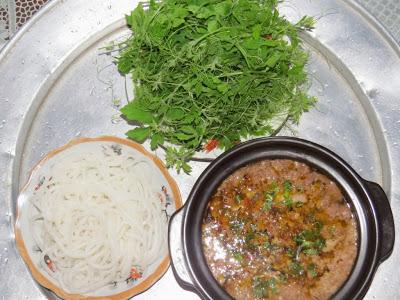 Lẩu khổ qua rừng với cua đồng